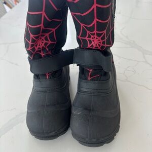 Tundra Black Winter Boots with Red Spider Web